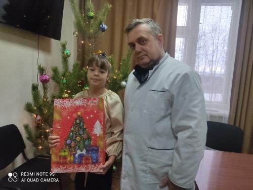 Главный врач Андрей Панин исполнил новогоднее желание Маши Ивановой