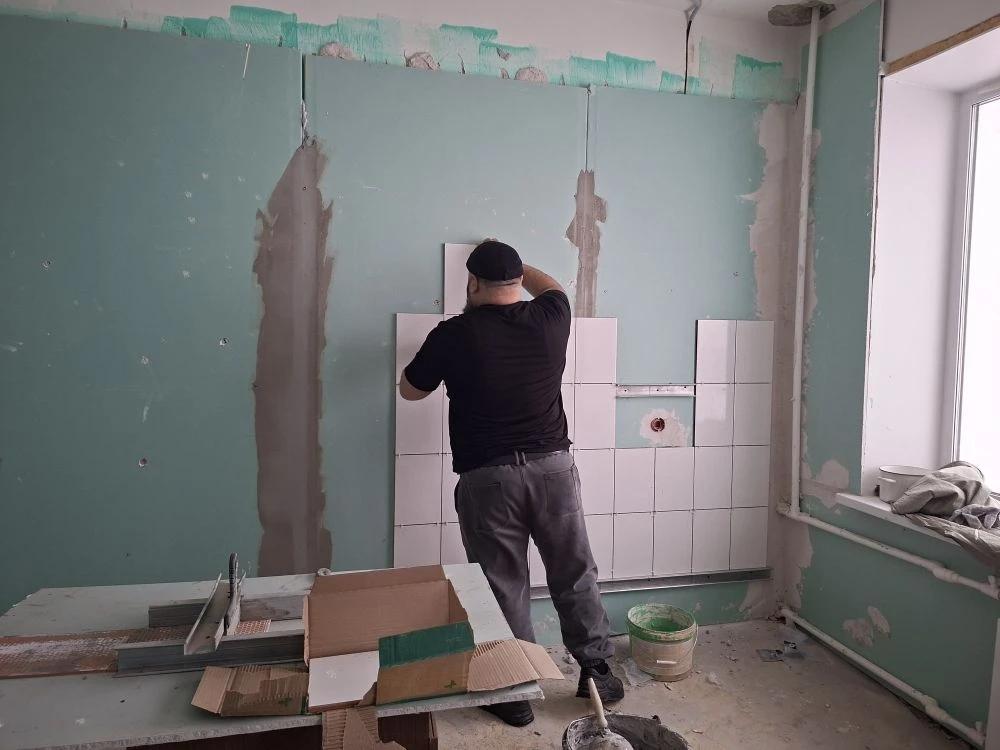 В Белинской районной больнице продолжается капитальный ремонт пятиэтажного лечебного корпуса.